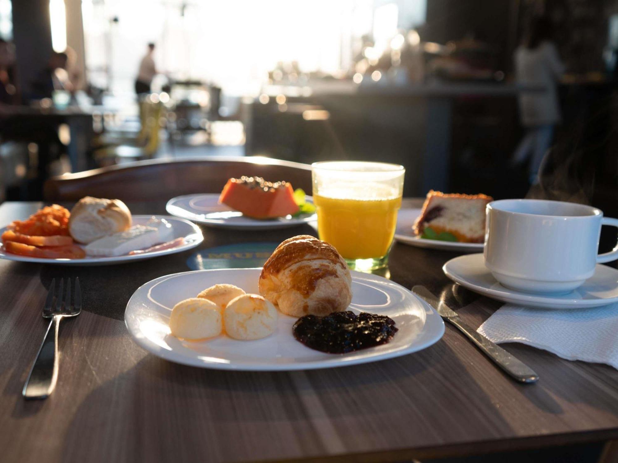 ホテル Ibis Styles Taubaté エクステリア 写真